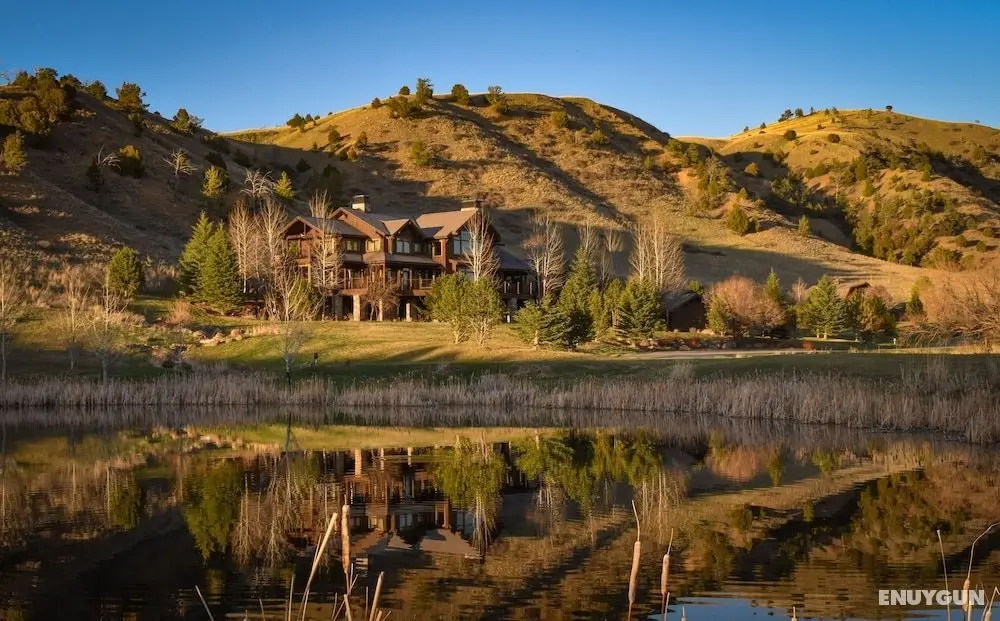 Grey Cliffs Ranch - Öne Çıkan Resim
