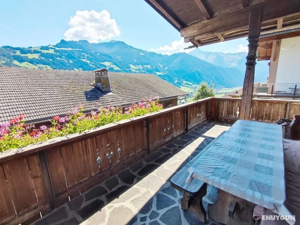 Group Holiday Home in Hippach With Garden and Barbecue - Oda Düzeni