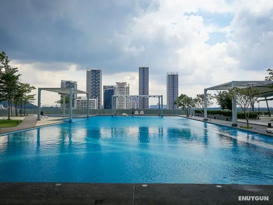GT Home Encorp Strand Residence - Havuz