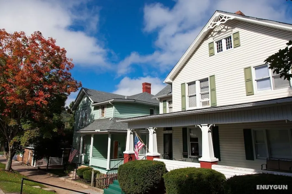 The Guest House Inn on Courthouse Square - Dış Mekan