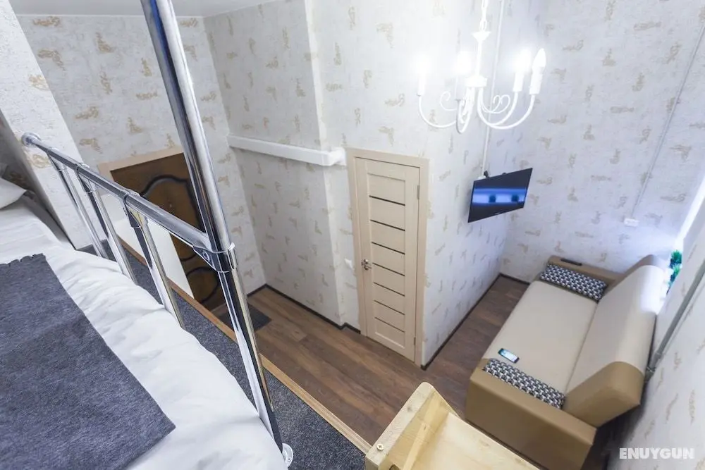 Guests Love on Dostoevskogo - Öne Çıkan Resim