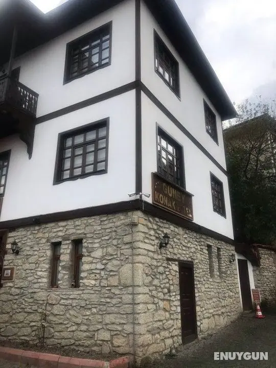 Guney Konak - Dış Mekan