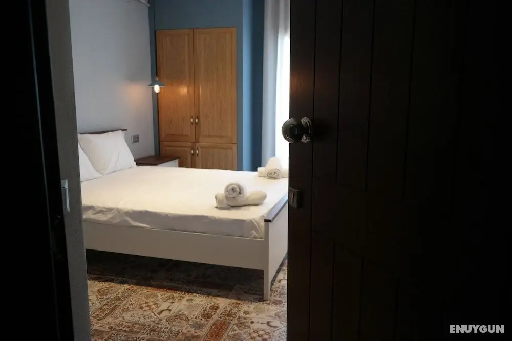 Gyalos Beach Front - Öne Çıkan Resim