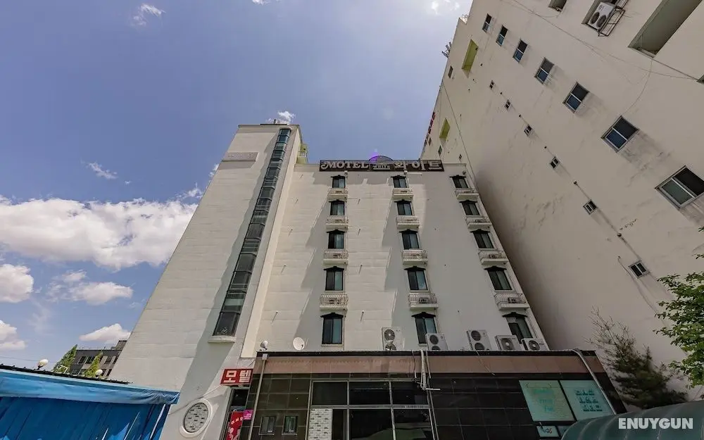 Gyeryong White Motel - Dış Mekan