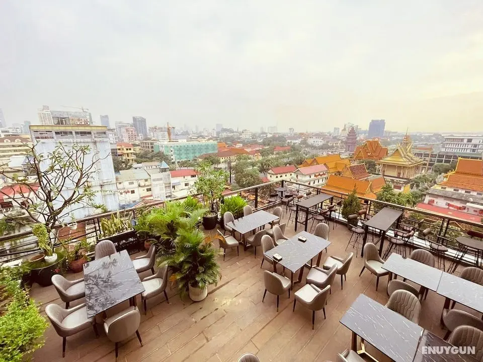 The H Hotel Phnom Penh - Bar