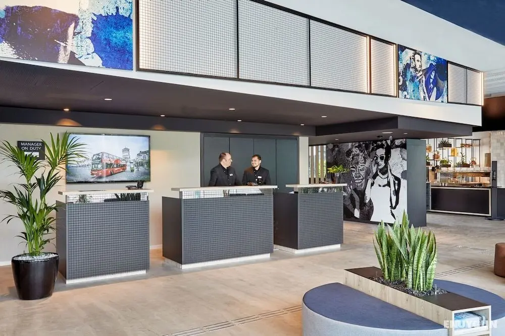 H2 Hotel Düsseldorf City - Lobi