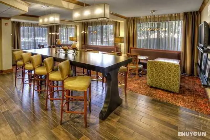 Hampton Inn Memphis-Poplar - Genel