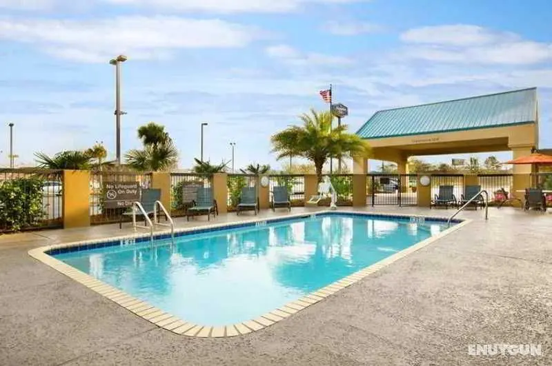 Hampton Inn Slidell - Genel