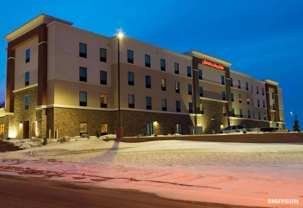 Hampton Inn & Suites Bismarck Northwest - Genel