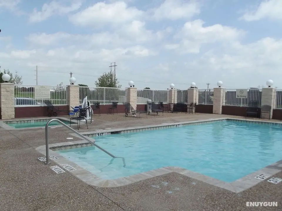 Hampton Inn & Suites Gainesville - Havuz