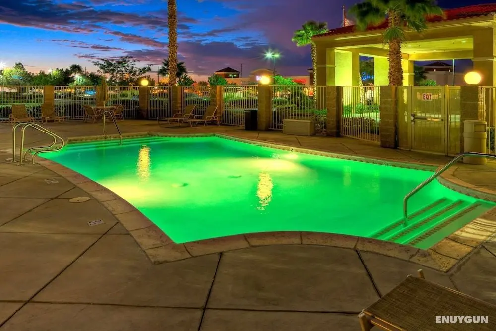 Hampton Inn & Suites Palmdale - Havuz