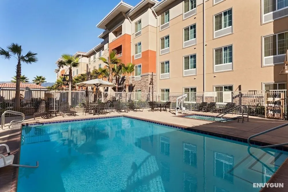 Hampton Inn & Suites San Bernardino - Havuz