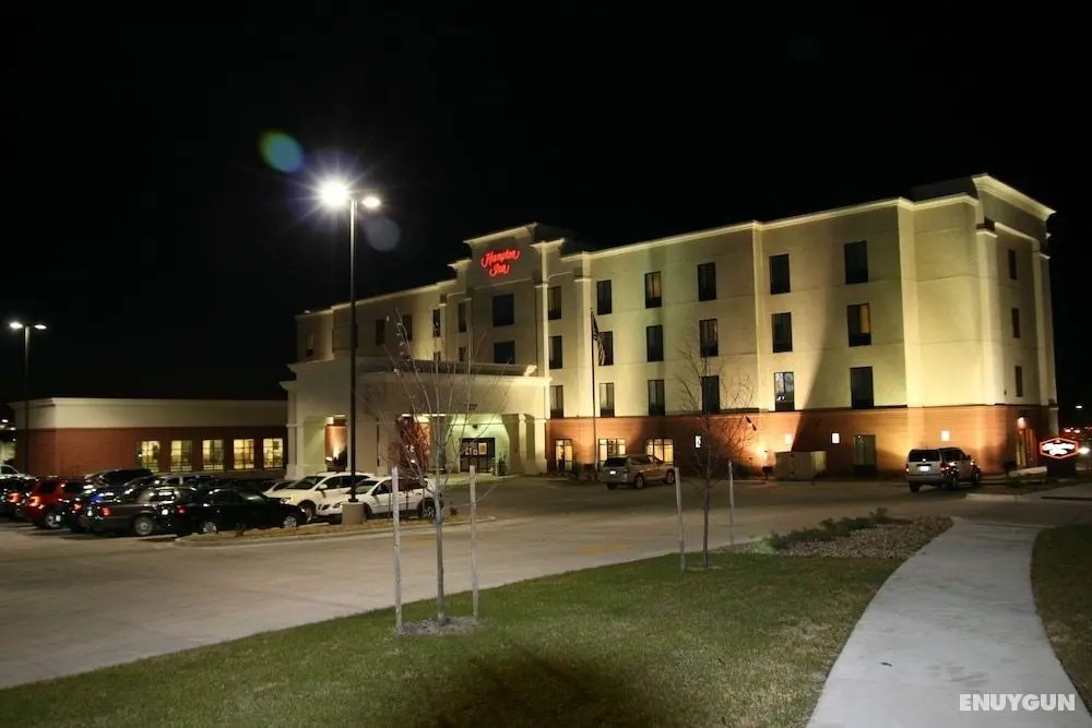Hampton Inn Topeka - Dış Mekan