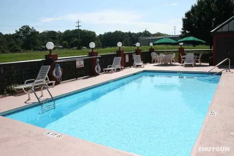 Hampton Inn Tullahoma - Havuz