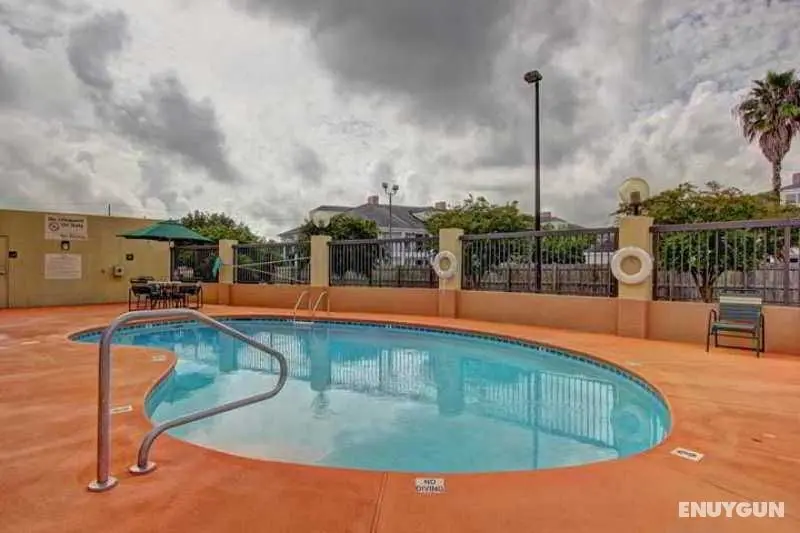 Hampton Inn Waycross - Genel