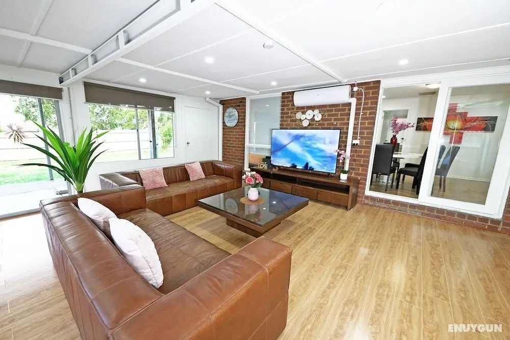Hampton Park 4BDM Holiday Home Dandenong - Öne Çıkan Resim