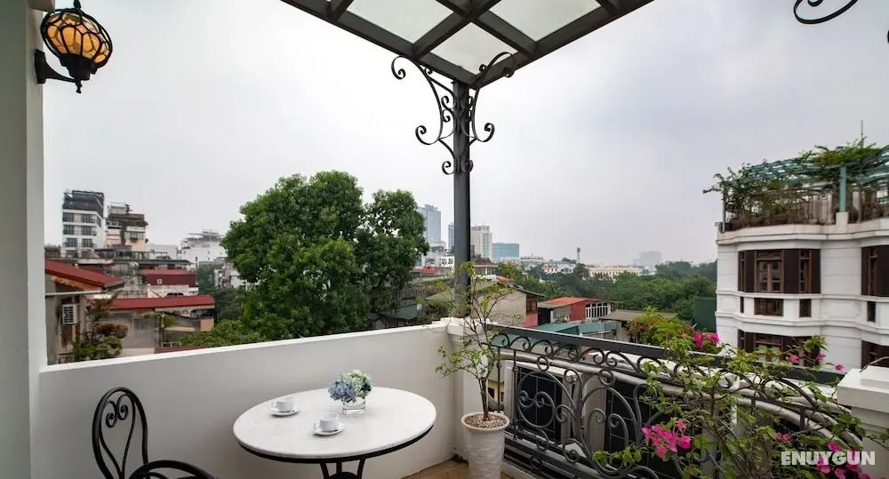 Hanoi Lakeside Premium Hotel - Oda Manzaraları