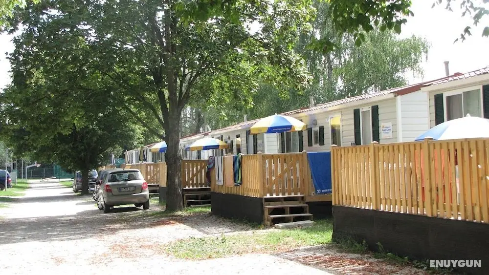 Happy Camp Mobile Homes in Camping Terme Catez - Oda Manzaraları