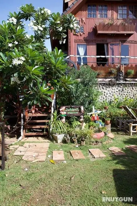 Happy House On The Beach - Öne Çıkan Resim