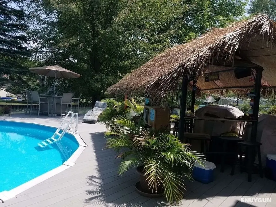 The Harsens Island Getaway Resort - Öne Çıkan Resim