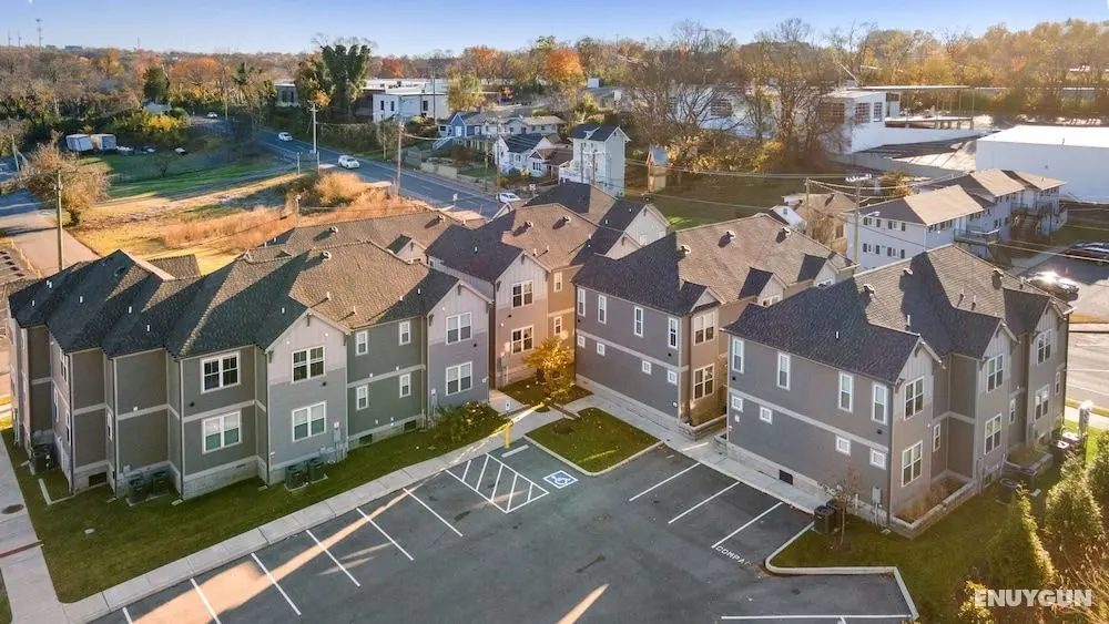 Hart Suite Buyout 3 by Avantstay Two Town House Buyout w/ Modern Amenities in Nashville! - İç Mekan