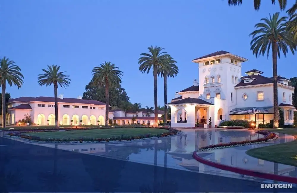 Hayes Mansion - Genel