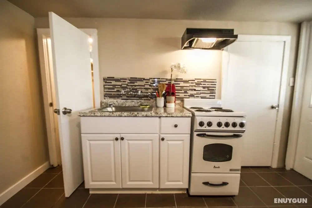 Hays St #B Near Downtown Guest Studio - Öne Çıkan Resim