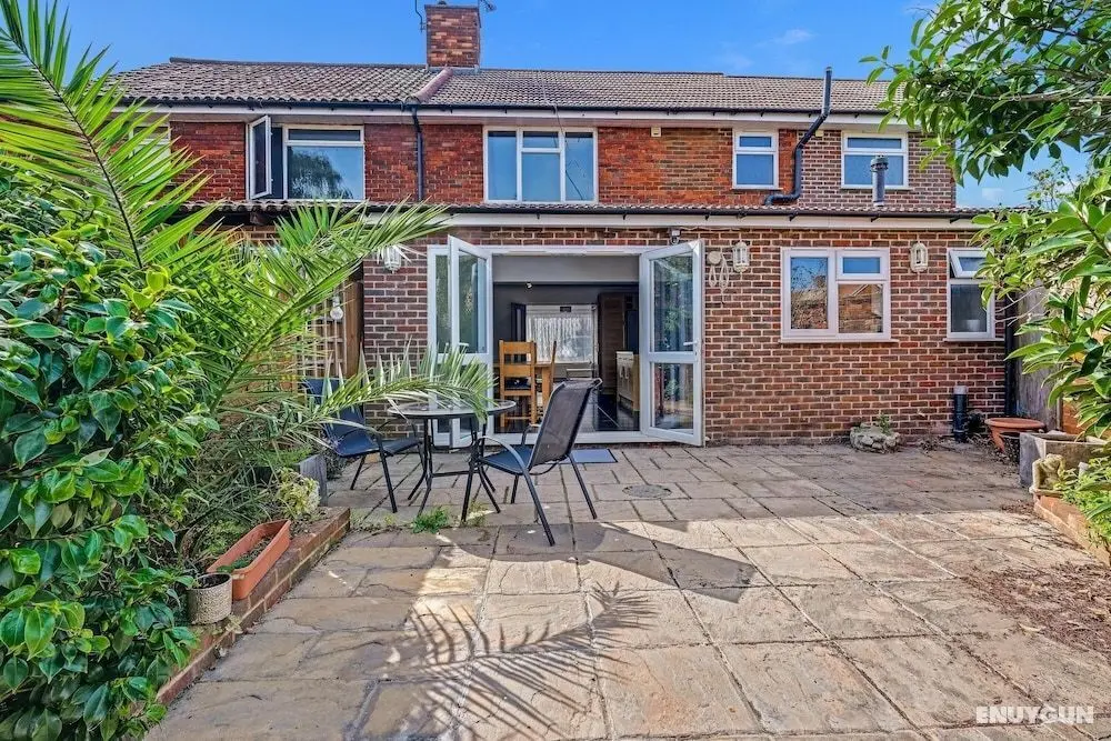 Heathrow Living St Annes Svcs Hse 5 BDRM - Öne Çıkan Resim