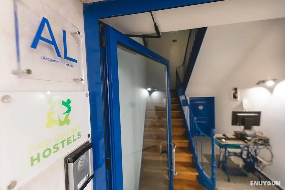 Help Yourself Hostels Parede - Lobi