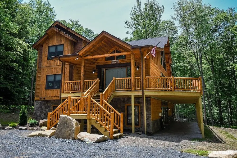 Hemlock Hideaway - Öne Çıkan Resim