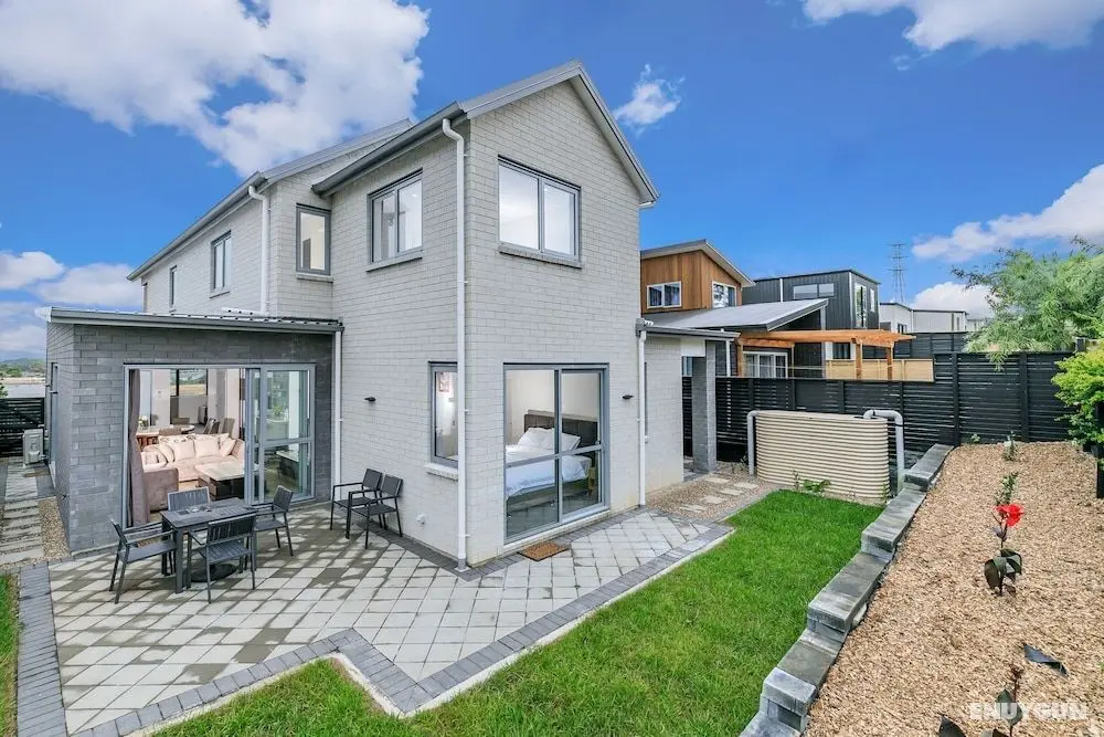 Hero Holiday House - Öne Çıkan Resim