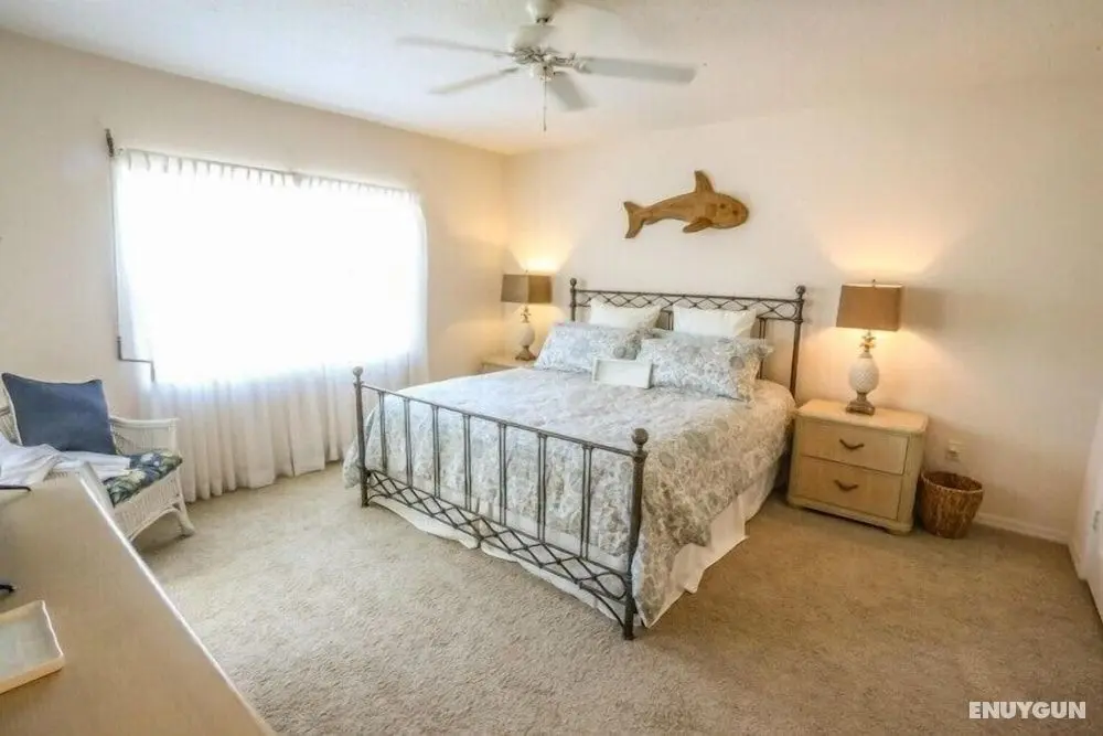 Hibiscus Point 821 - Oda