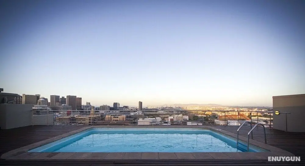 High-end city center studio with Views - Havuz