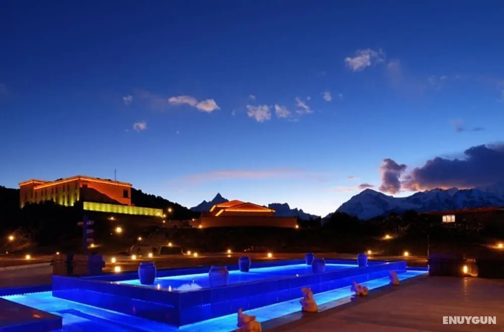 High Mountain Resort - Deqin - Dış Mekan