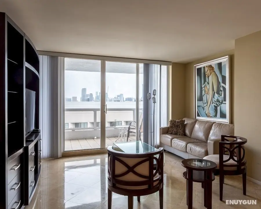 High-rise Comfort With Balcony and Pool - Öne Çıkan Resim