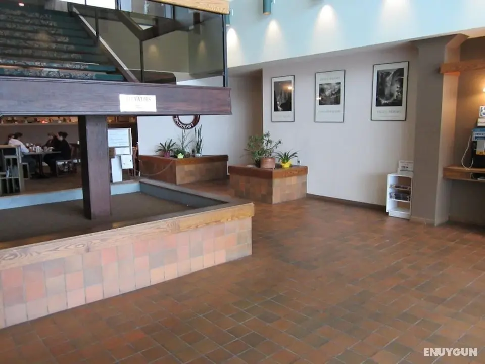 Highliner Plaza Hotel & Conference Centre - Lobi