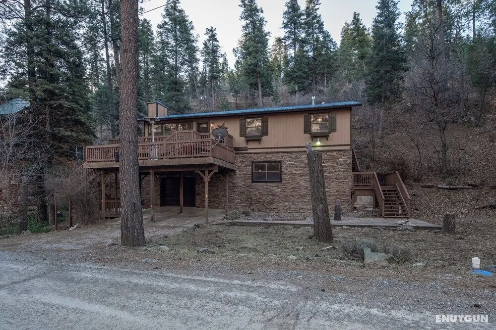 Hilltop Hide-away - Öne Çıkan Resim