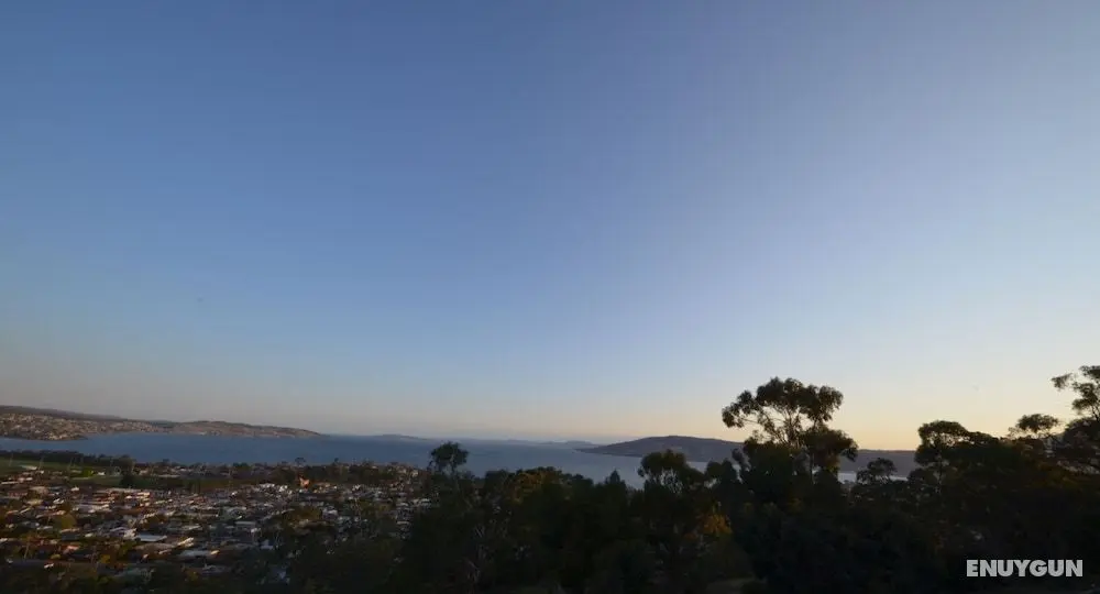Hilltop House - Öne Çıkan Resim