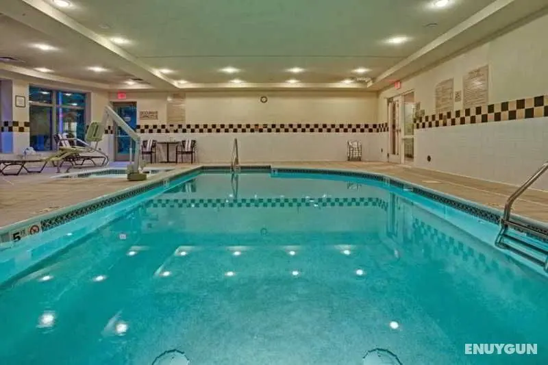 Hilton Garden Inn Cleveland Airport  - Havuz