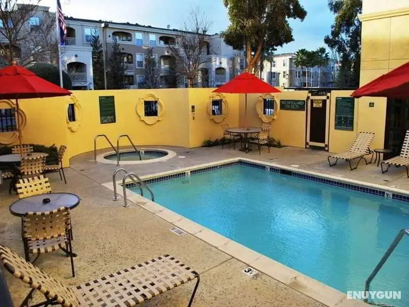 Hilton Garden Inn Cupertino - Havuz