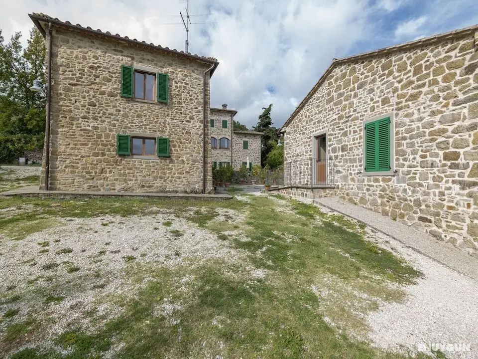 Historical Farmhouse at the Foot of the Apennines in Tuscany - Öne Çıkan Resim