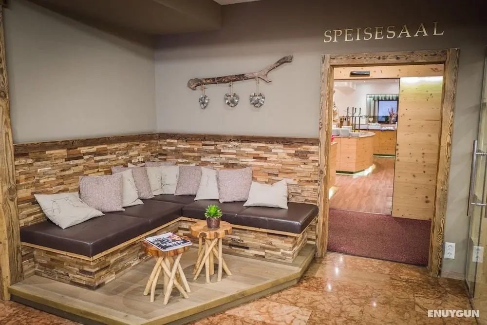 Hotel Hochfilzer - Lobi