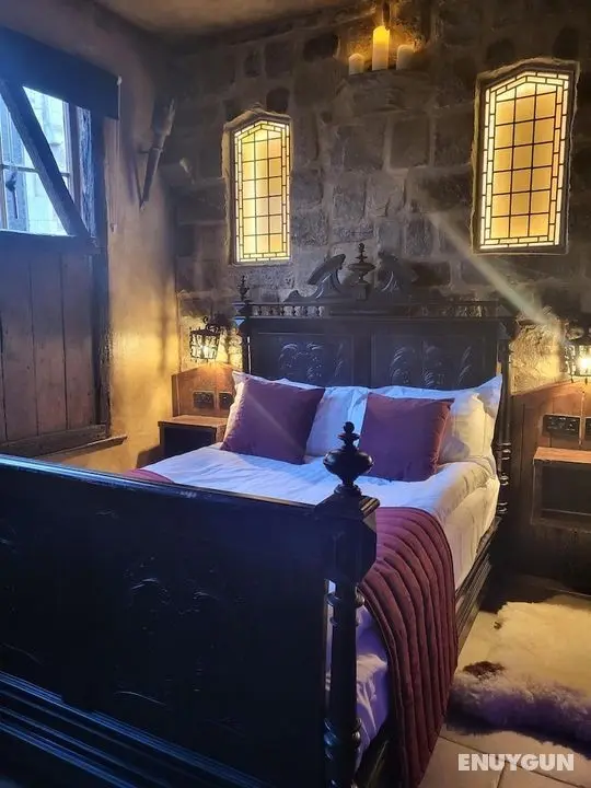 Hocus Pocus Tiny Hotel - Öne Çıkan Resim