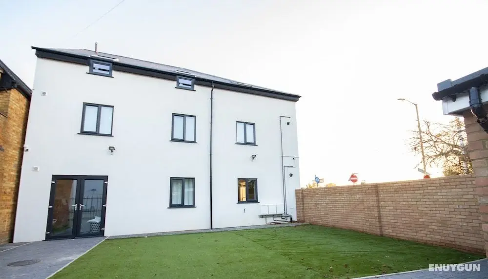 Holden Court - Lobi