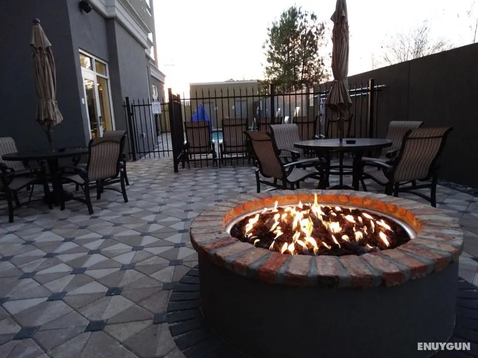 Holiday Inn Covington - Havuz