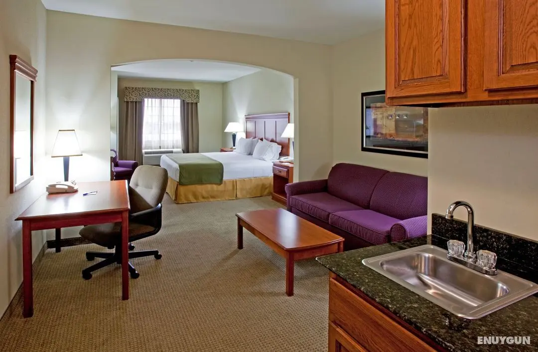 Holiday Inn Express Hotel & Suites Ada - Oda