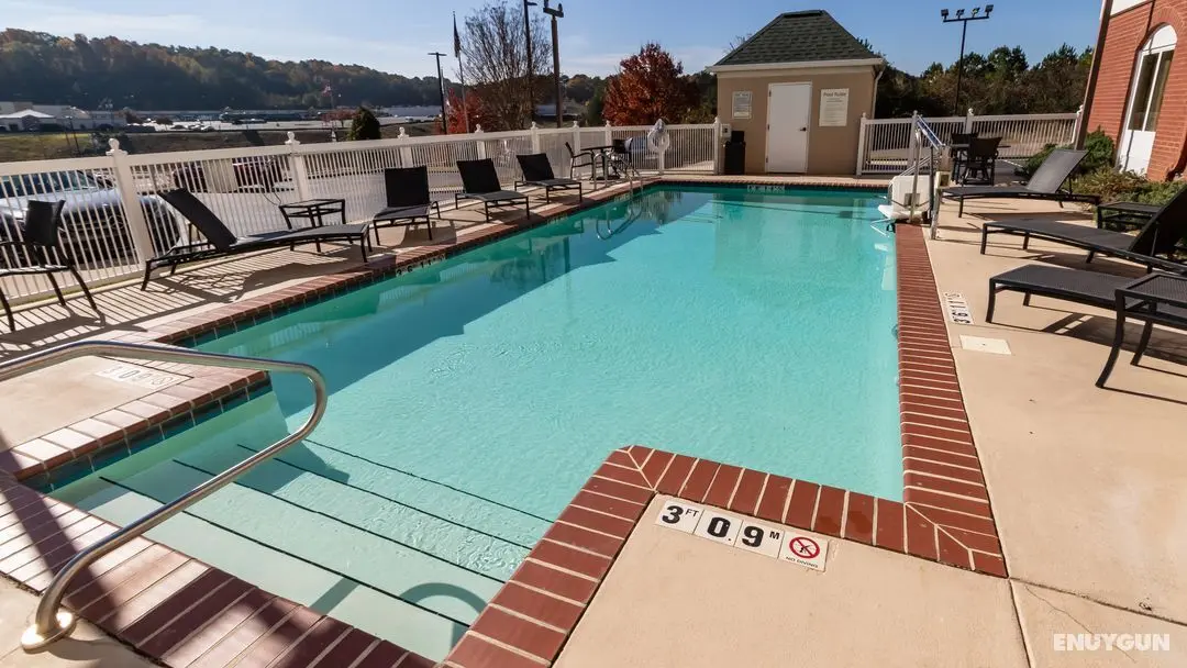 Holiday Inn Express and Suites Birmingham Irondale - Havuz