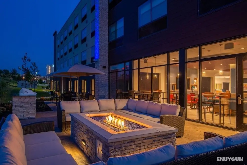 Holiday Inn Express & Suites Olathe West, an IHG Hotel - Misafir Tesisleri ve Hizmetleri