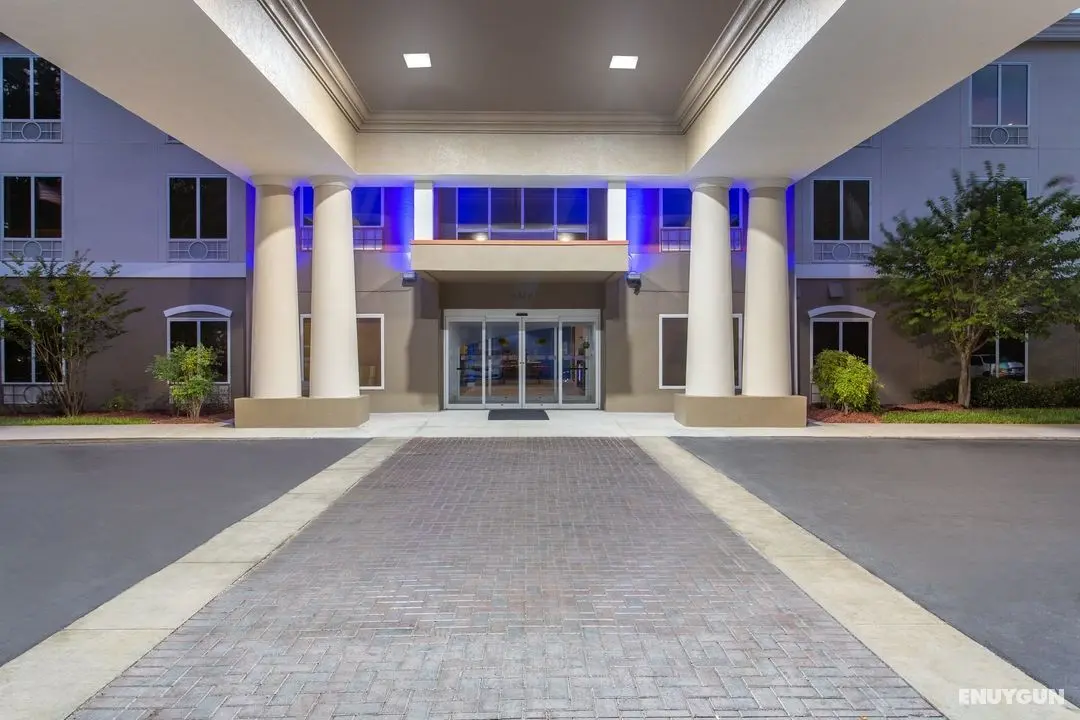 Holiday Inn Express Hotel & Suites Silver Springs- - Genel