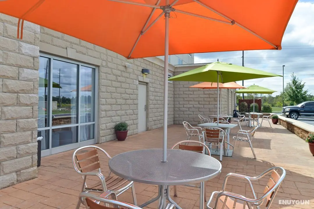 Holiday Inn Express Hotel & Suites Terra Haute - Genel